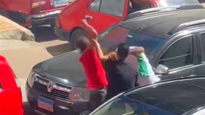الأجهزة الأمنية تفحص فيديو اعتداء شخص على سائق سيارة ملاكي بواسطة مطواة بالإسكندرية