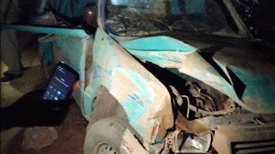 مصرع شخص وإصابة 6 آخرين في انقلاب سيارة ربع نقل على طريق الفرافرة ديروط