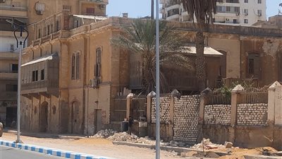 أغلقوه بالدبش الأبيض.. مناشدات لإنقاذ بيت المساجيري التاريخي من التشويه خلال تطوير كورنيش السويس القديم