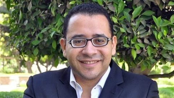 الدكتور عمرو حسن