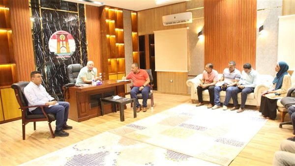 جانب من لقاء محافظ