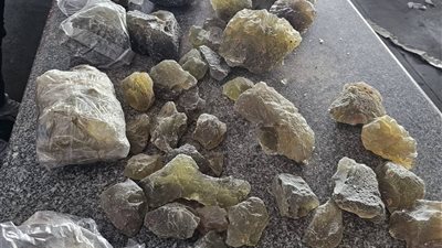 إحباط محاولة تهريب كمية من الأحجار شبه الكريمة النادرة بمطار القاهرة