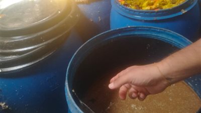 ضبط 6 أطنان مخللات فاسدة و10 آلاف عبوة عصائر مغشوشة في سوهاج