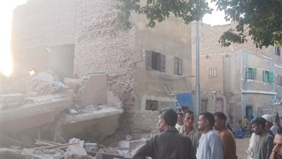 مصرع شخصين وإصابة 3 آخرين في انهيار عقار مكون من 3 طوابق بأسيوط