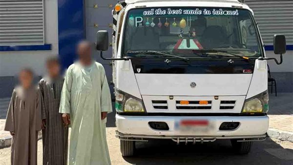 قائد السيارة ونجله