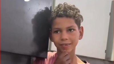 شغال بيمسح عربيات.. طفل في الإسماعيلية يبهر سيدة بقدراته الحسابية 