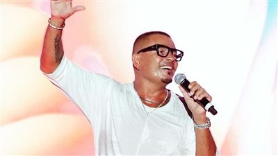 حفل أسطوري.. ليلة لا تنسى لـ عمرو دياب في بيروت واللبنانيون يغنون بابا وخطفوني