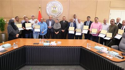 تقديرا لجهودهم.. شهادات تقدير ورحلات عمرة للمتميزين بقطاع الكهرباء