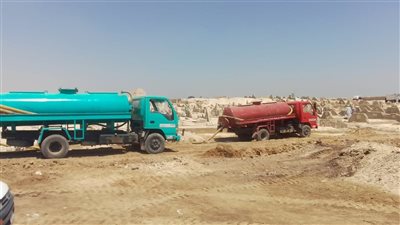 بناء ساتر ترابي وسحب المياه.. تحرك سريع لإنقاذ مقابر ميدوم ببني سويف من الغرق