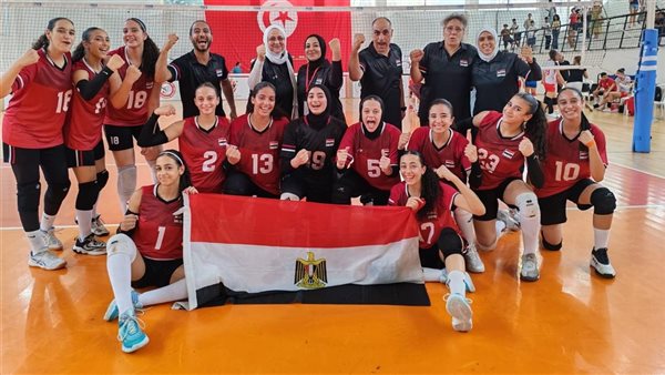 ناشئات الطائرة يتوجن