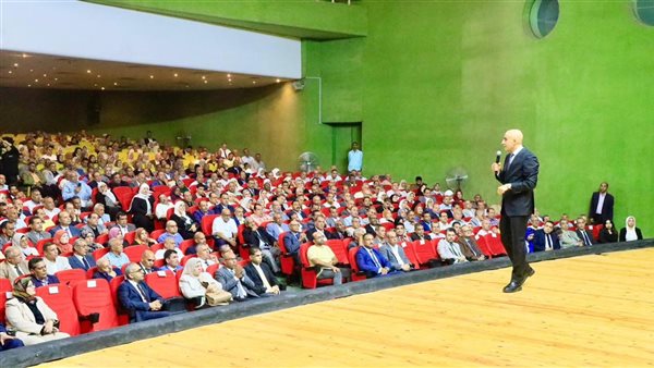 وزير التعليم في اجتماع