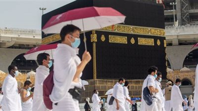 هل يجوز لبس الكمامة في العمرة للرجل؟.. تعرف على آراء المذاهب الأربعة