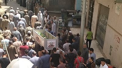 مشهد مهيب.. أهالي قرية مجيريا بالمنوفية يشيعون جنازة مسن توفي ساجدا خلال الصلاة