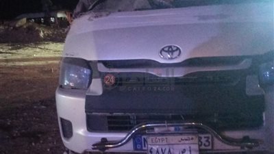 إصابة 14 شخصًا في انقلاب ميكروباص على طريق أسيوط البحر الأحمر
