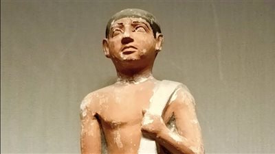 من خادم بسيط إلى رمز للقرب من الملوك.. المتحف المصري بالتحرير يسلط الضوء على حامل النعال
