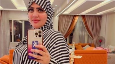 محصلش مني كدا.. البلوجر أم سجدة تنكر التهم الموجهة إليها أمام هيئة المحكمة