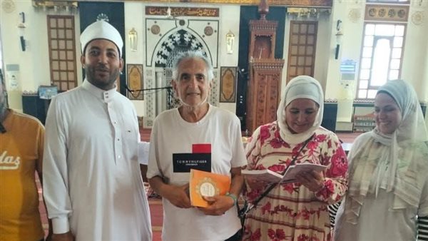 ألبرت يشهر إسلامه