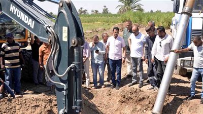 لليوم الثاني.. استمرار أعمال إصلاح كسر خط الصرف الصحي بالحبيل في الأقصر