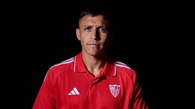 عاد إلى الدوري الإسباني.. سانشيز ينضم إلى إشبيلية لموسم واحد