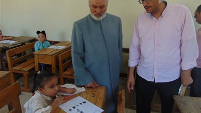 رئيس منطقة سوهاج الأزهرية يتفقد اختبارات القبول بقسم اللغات والمعاهد النموذجية