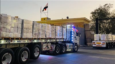 انطلاق قافلة المساعدات الإنسانية رقم 44 من معبر رفح إلى غزة