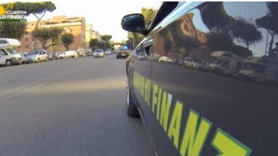 فضيحة فساد تهز بلدية فيوميتشينو الإيطالية.. اعتقالات ومساءلات تطال مسؤولين كبار