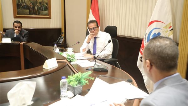 وزير الصحة والسكان