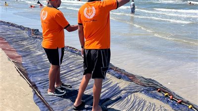 ارتفاع الأمواج يدق ناقوس الخطر.. ومحافظة بورسعيد تحذر رواد الشاطئ