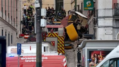 مقتل 3 أشخاص وإصابة 20 آخرين إثر خروج قطار جبلي عن مساره في لشبونة