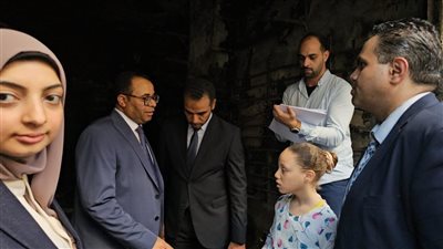 النيابة الإدارية تعاين موقع حريق منزل و3 محلات بحي غرب بسوهاج | صور