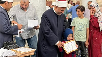 الأوقاف تكرم 200 طفل متسابق في حفظ القرآن بمسجد السيدة زينب