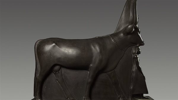 تمثالًا فريدًا للإلهة