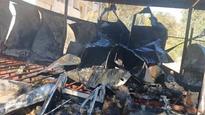 دون خسائر بشرية.. السيطرة على حريق نشب في كرفان بشركة الغاز بقرية بيت داوود بسوهاج | صور