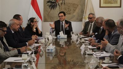 وزير الثقافة يعقد الاجتماع الدوري مع قيادات الوزارة لمتابعة خطط العمل وتطوير معرض القاهرة الدولي للكتاب