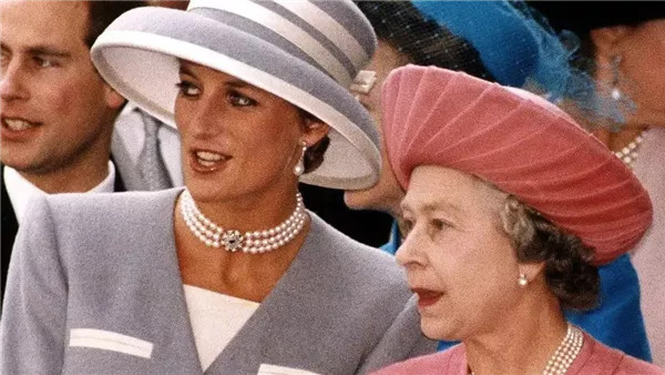 ديانا والملكة إليزابيث