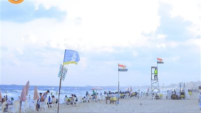 رفع الرايات الحمراء بالعجمي ومنع السباحة بسبب اضطراب البحر 