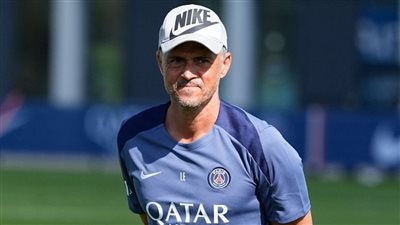 باريس سان جيرمان يعلن خضوع إنريكي لـ عملية جراحية بعد سقوطه بـ دراجة هوائية