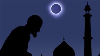 رددها الآن.. أجمل أدعية خسوف القمر| وما هو القمر الدموي وصوره؟