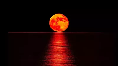 هل خسوف القمر الدموي من علامات الساعة؟.. 6 خرافات وحقيقة واحدة| فيديو