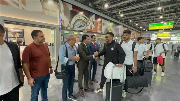 وزير الرياضة مع لاعبي