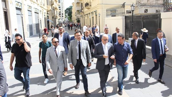 الوزير يتفقد شارع