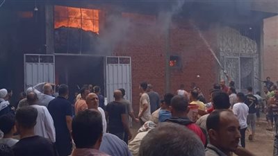 اندلاع حريق في مخزن مواد غذائية بالقناطر الخيرية.. والحماية المدنية تحاول السيطرة عليه