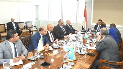 وزير الإسكان يشدد على ضرورة تكثيف طرح الفرص الاستثمارية.. وزيادة معدلات تنفيذ المشروعات