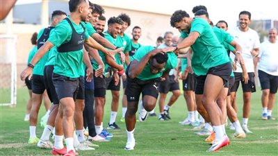 استقبال حافل من لاعبي المصري للوافد الجديد كينجسلي إيدو