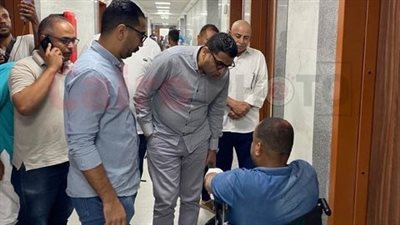 اطمنوا هنعملكم كل حاجة.. نائب محافظ الأقصر يتفقد مصابي حادث انقلاب أتوبيس الأقصر