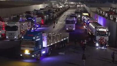  بدء تحرك الفوج الأول من قافلة المساعدات الإنسانية الـ 33 من مصر إلى قطاع غزة