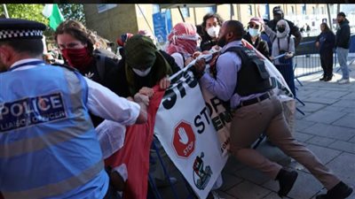 بالأعلام الفلسطينية.. مظاهرات حاشدة بـ لندن احتجاجًا على مشاركة إسرائيل في معرض الأسلحة الدولي