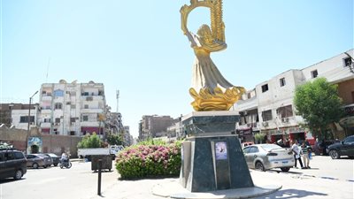 استجابة سريعة لشكاوى المواطنين.. محافظ قنا يتفقد مدينة نجع حمادي لمتابعة أعمال النظافة وإزالة الإشغالات