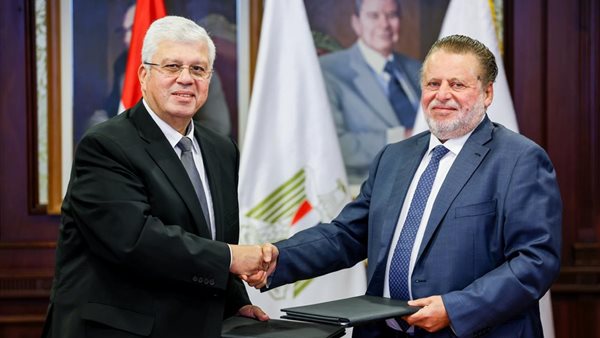 جانب من توقيع البرتوكول