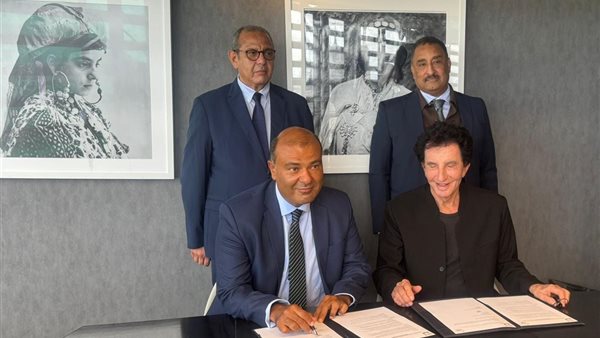 خلال التوقيع